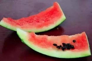 男怕吃瓜,揭秘男性在八卦中的独特心理