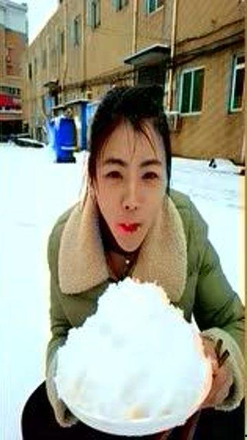 吃货小姐姐吃瓜,一场味蕾与视觉的双重盛宴