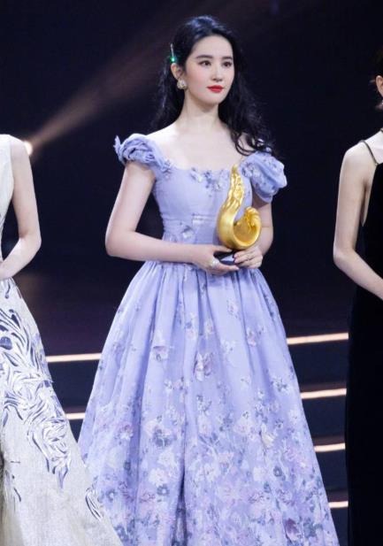 微博吃瓜裙,揭秘网络红人的幕后故事