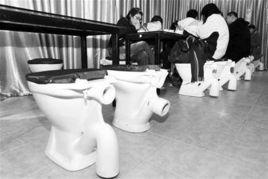 坐马桶吃瓜,揭秘坐马桶吃瓜的惬意生活