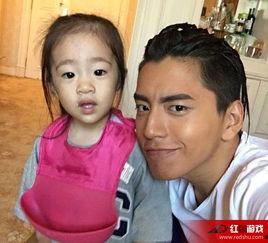 阳光男孩吃瓜,阳光男孩的夏日吃瓜时光